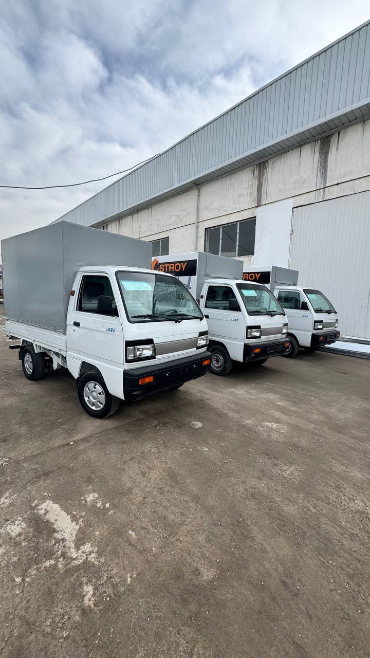 Metall yoki maxsus kuzov yon ko'rinishi