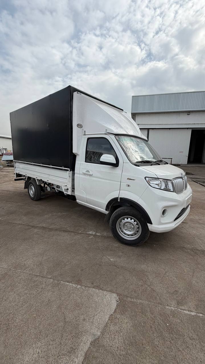 Qora tent bilan tayyorlangan kuzov