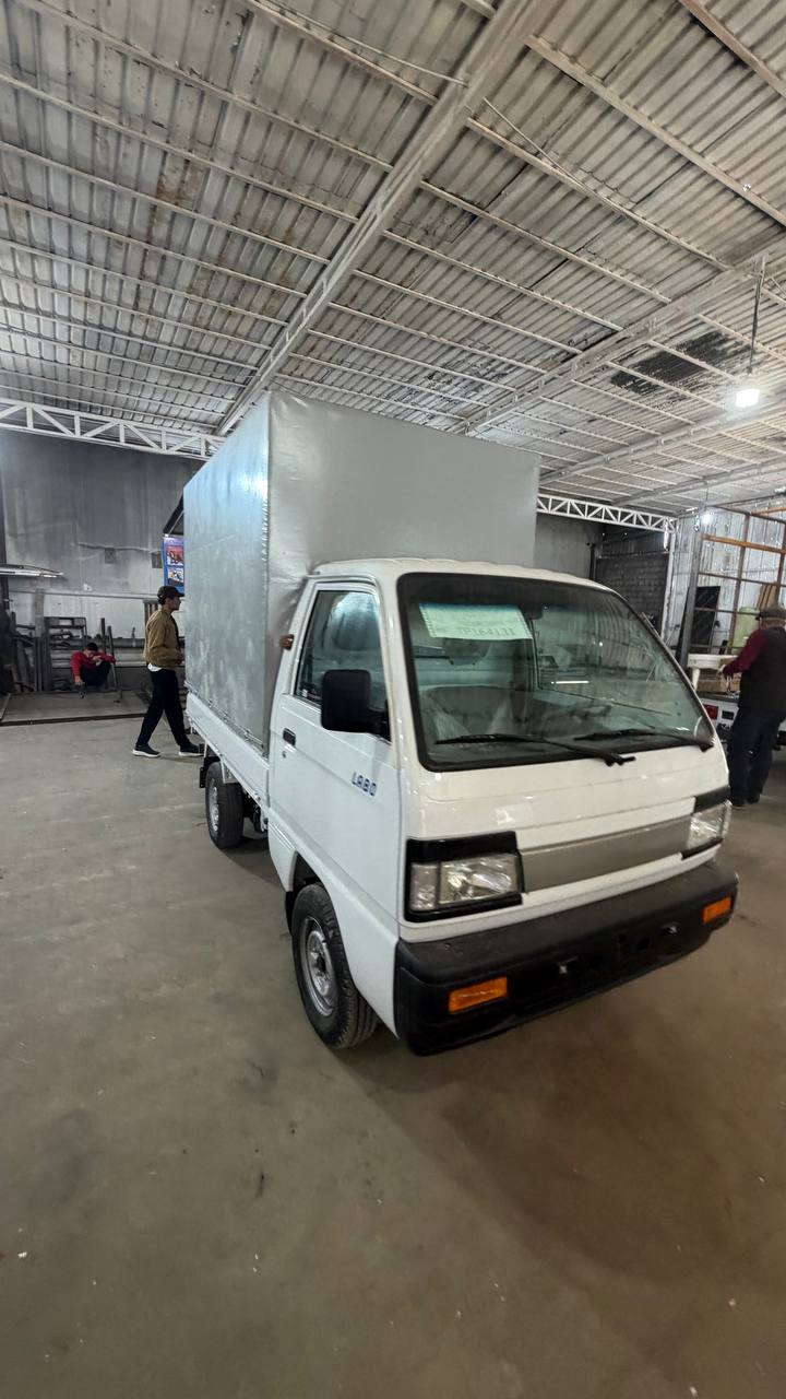 Yangi tayyorlangan kuzov ichki qismi