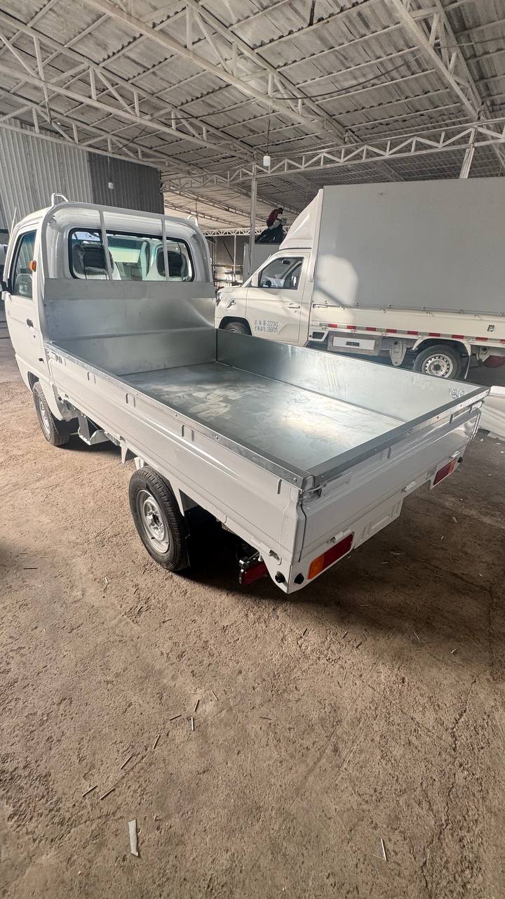 Ruxlangan furgon old ko'rinish